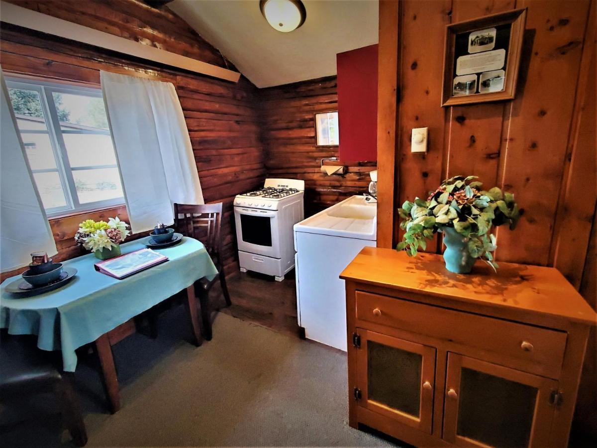 Log Cabin Motel Pinedale Eksteriør billede