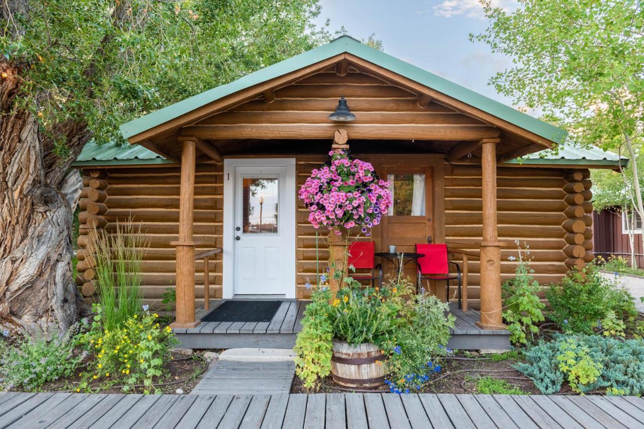 Log Cabin Motel Pinedale Eksteriør billede