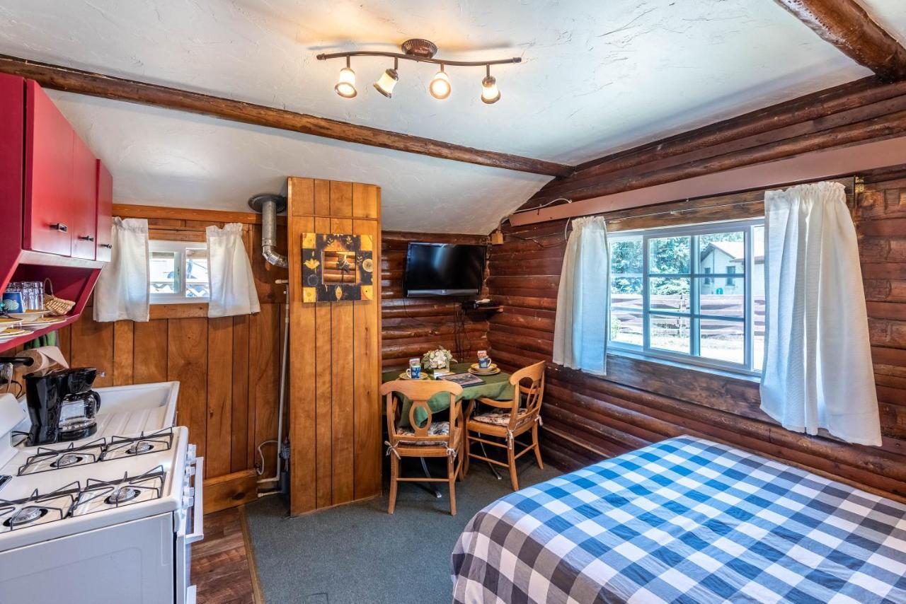Log Cabin Motel Pinedale Eksteriør billede