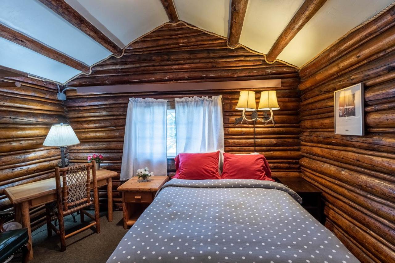 Log Cabin Motel Pinedale Eksteriør billede
