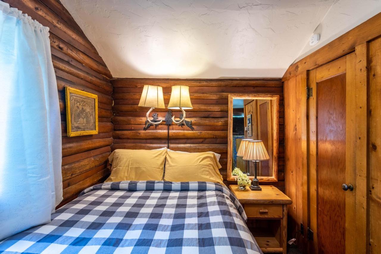 Log Cabin Motel Pinedale Eksteriør billede
